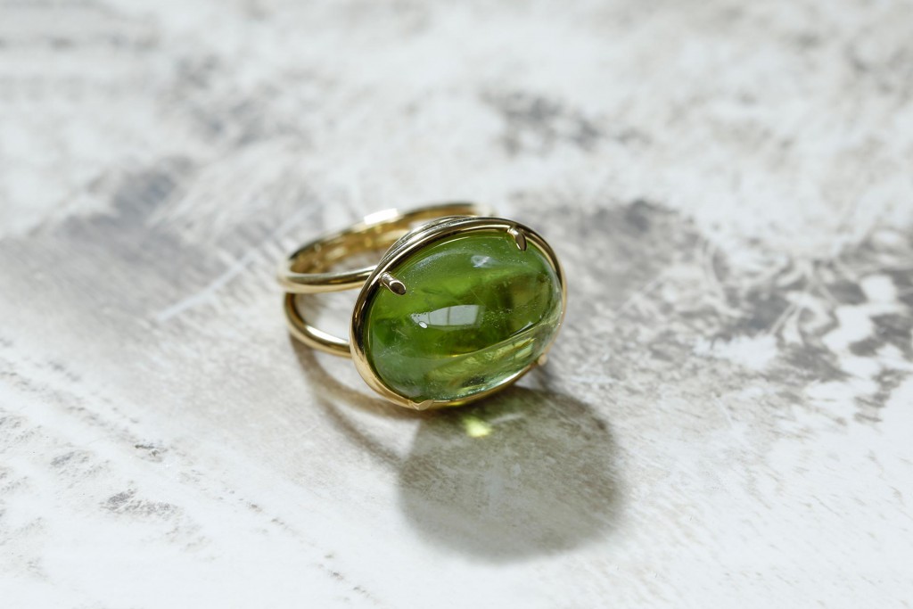 Ring - geel goud - peridoot - cabochon slijpsel