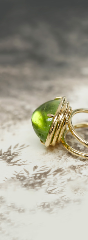 Ring - geel goud - peridoot - cabochon slijpsel