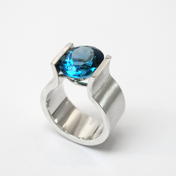 Ring - zilver - blauwe topaas